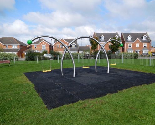Spielplatz in England mit Simius3 und Fallschutz von Stilum