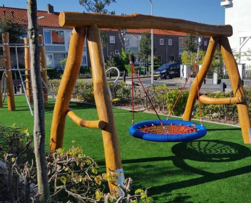 Spielplatzgeräte von stilum auf einem niederländischen Spielplatz