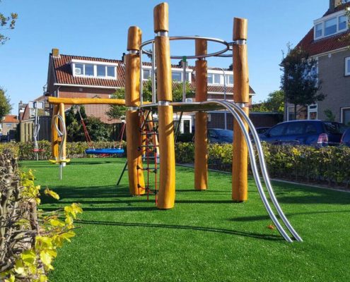 Spielplatzgeräte von stilum auf einem niederländischen Spielplatz