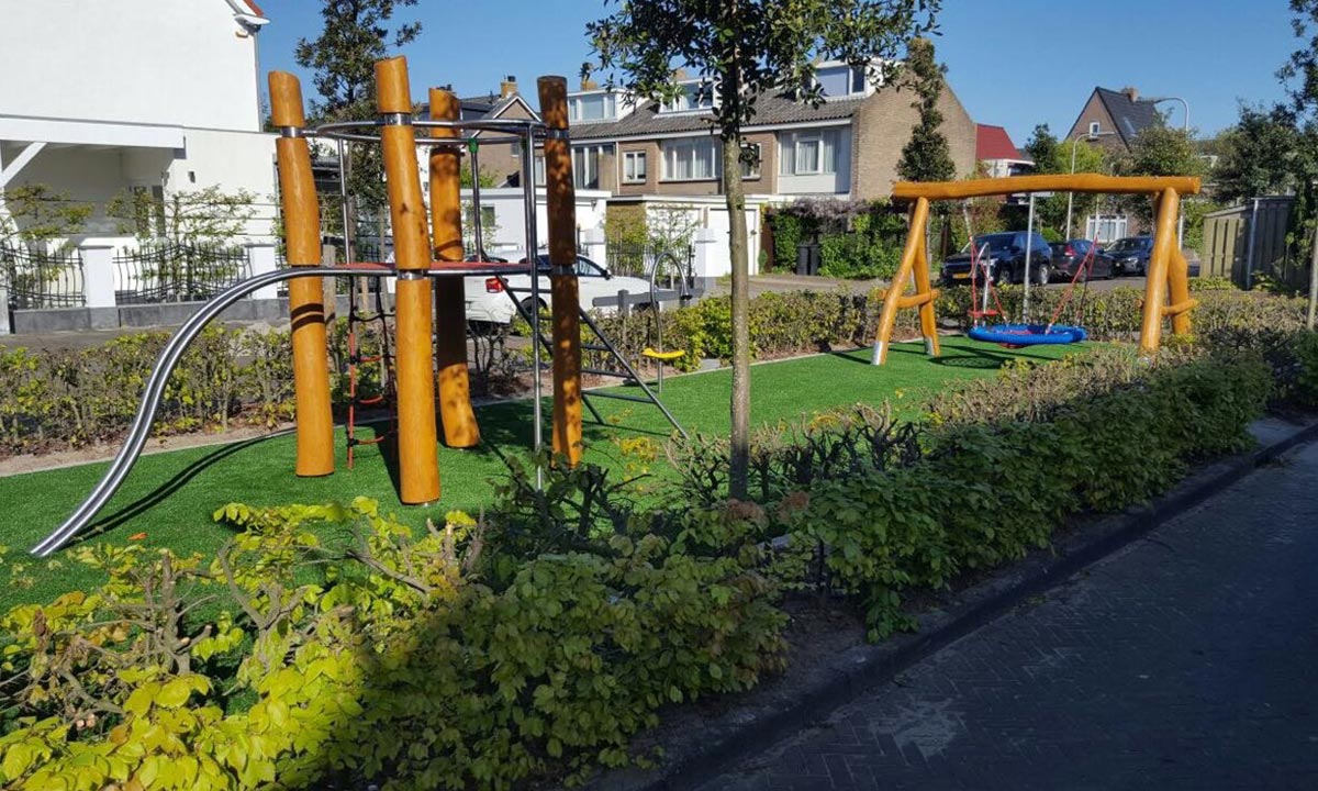 Spielplatzgeräte von stilum auf einem niederländischen Spielplatz